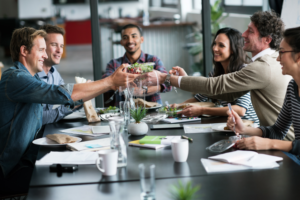 ご飯を食べてる人々